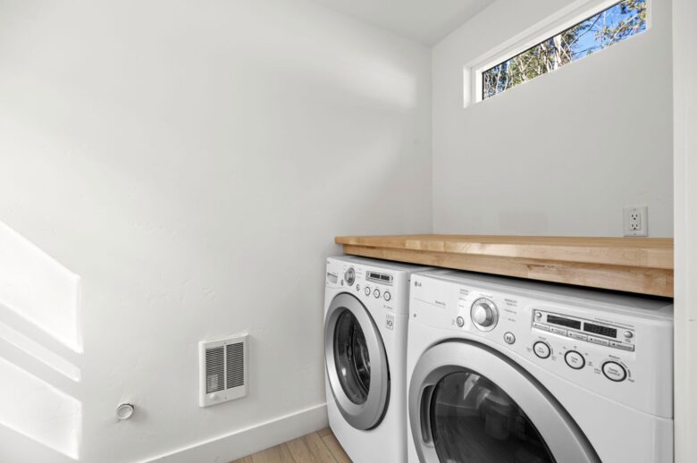 Contemporary Lake Coeur d’Alene Escape - Coeur D’Alene, Idaho