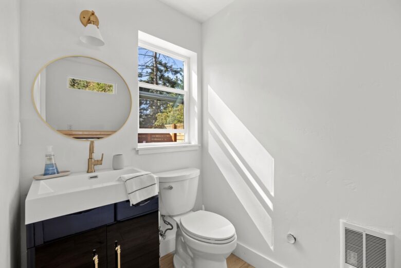 Contemporary Lake Coeur d’Alene Escape - Coeur D’Alene, Idaho