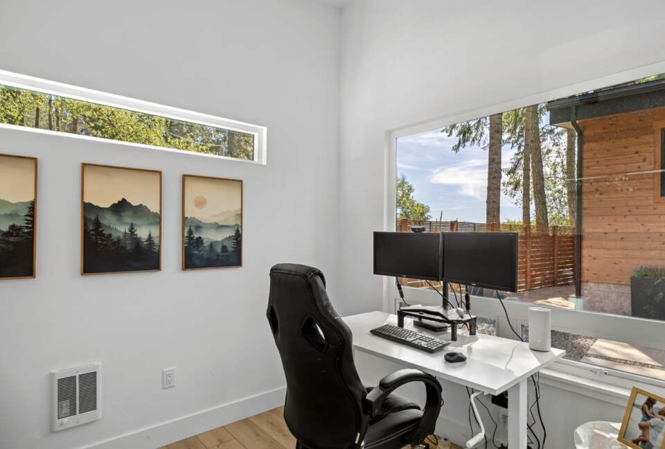 Contemporary Lake Coeur d’Alene Escape - Coeur D’Alene, Idaho