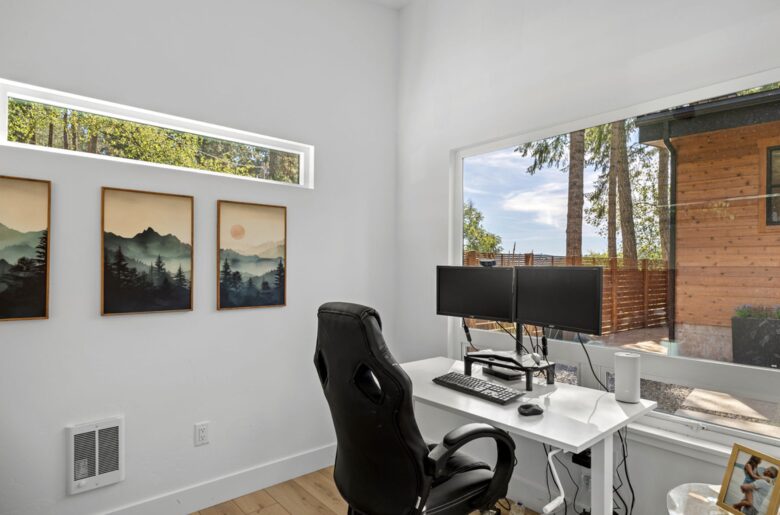 Contemporary Lake Coeur d’Alene Escape - Coeur D’Alene, Idaho