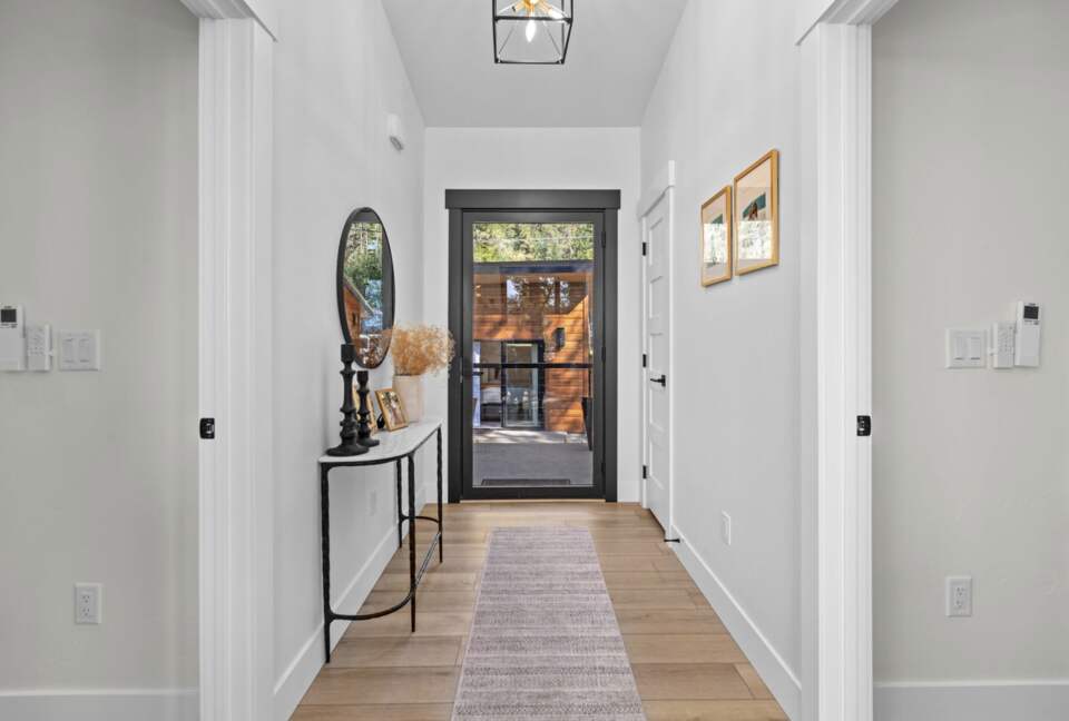 Contemporary Lake Coeur d’Alene Escape - Coeur D’Alene, Idaho