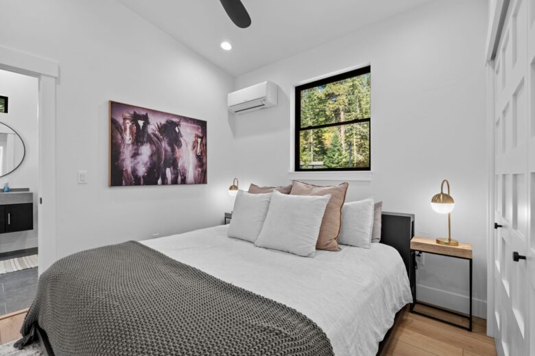 Contemporary Lake Coeur d’Alene Escape - Coeur D’Alene, Idaho