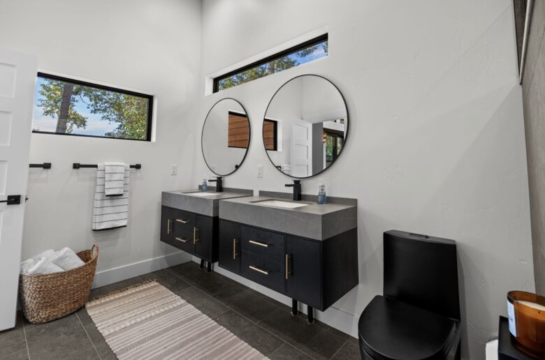 Contemporary Lake Coeur d’Alene Escape - Coeur D’Alene, Idaho