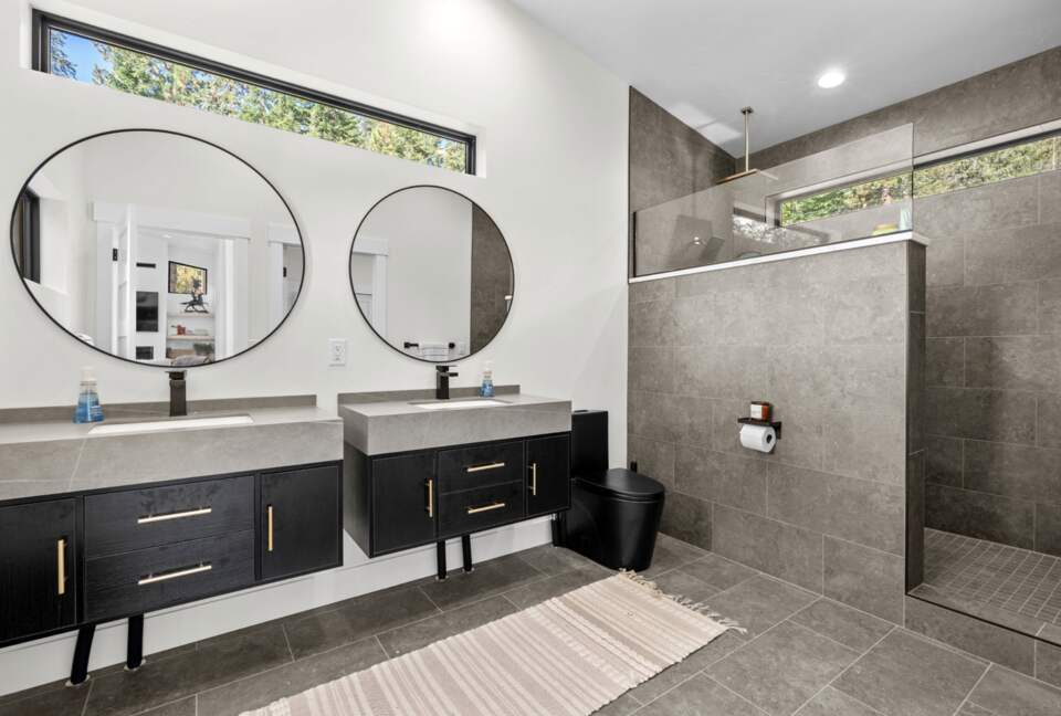 Contemporary Lake Coeur d’Alene Escape - Coeur D’Alene, Idaho