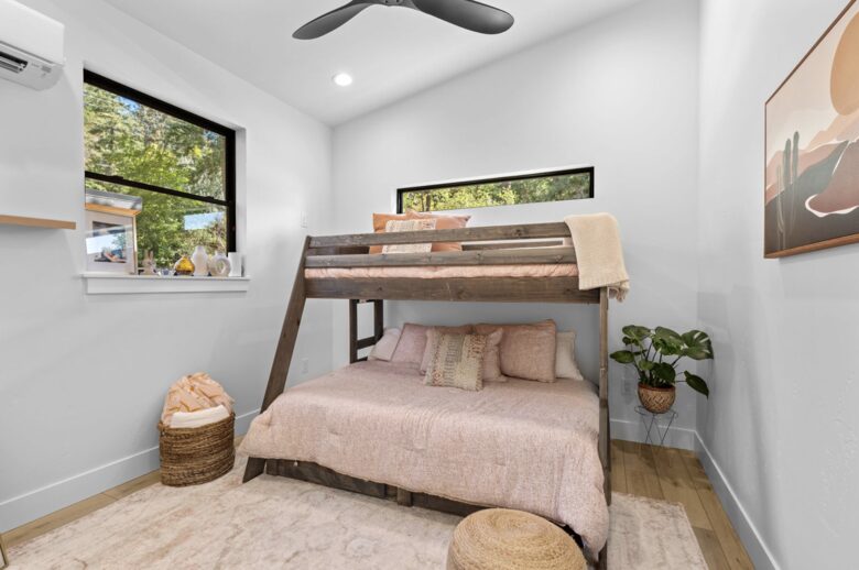 Contemporary Lake Coeur d’Alene Escape - Coeur D’Alene, Idaho