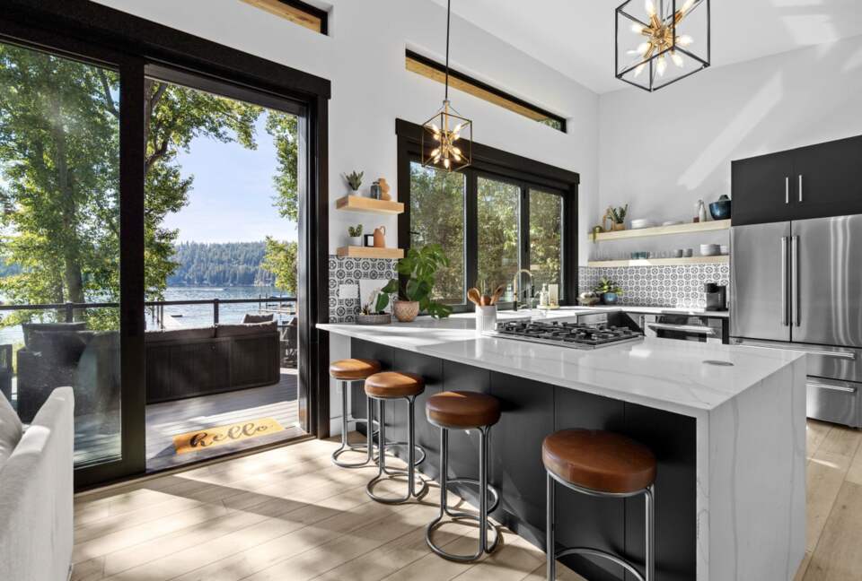 Contemporary Lake Coeur d’Alene Escape - Coeur D’Alene, Idaho