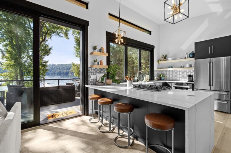 Contemporary Lake Coeur d’Alene Escape - Coeur D’Alene, Idaho