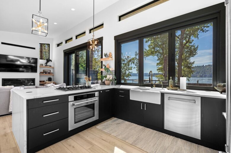 Contemporary Lake Coeur d’Alene Escape - Coeur D’Alene, Idaho