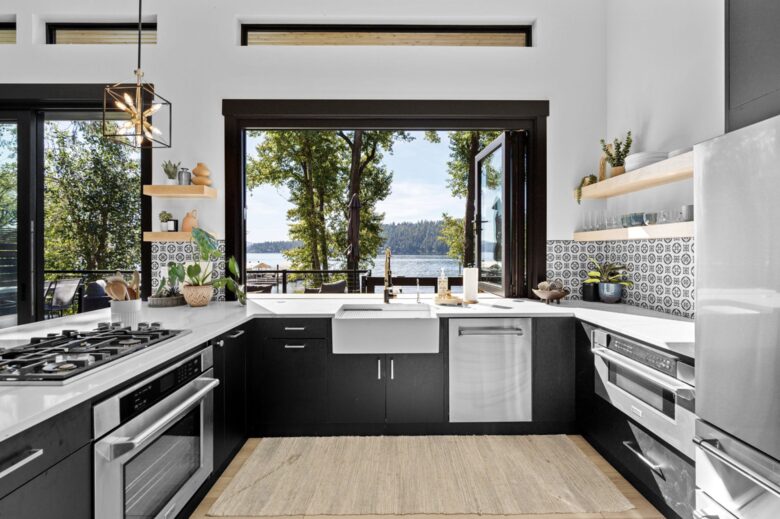 Contemporary Lake Coeur d’Alene Escape - Coeur D’Alene, Idaho