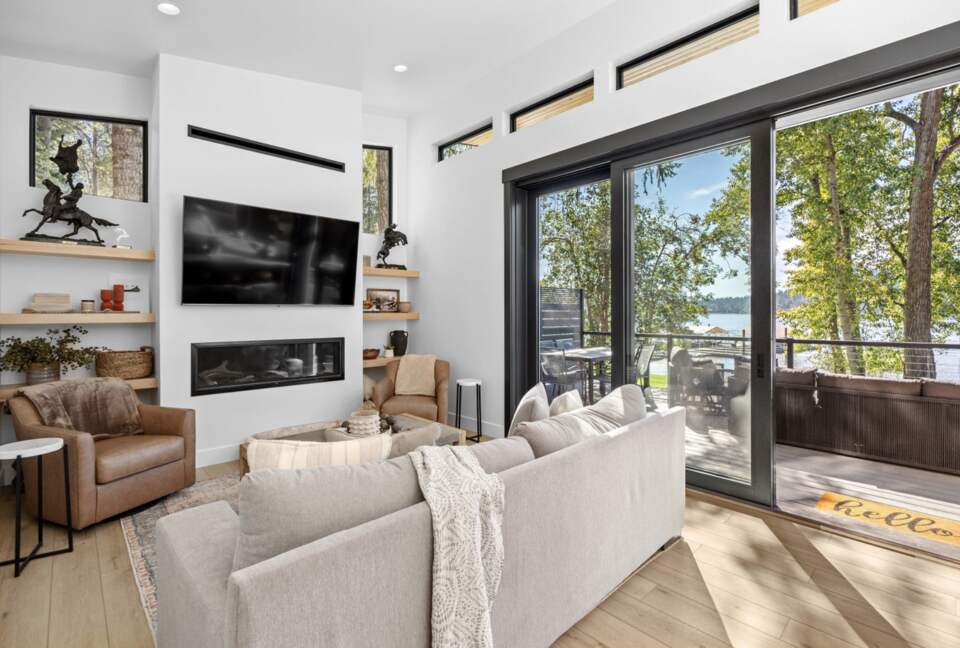 Contemporary Lake Coeur d’Alene Escape - Coeur D’Alene, Idaho