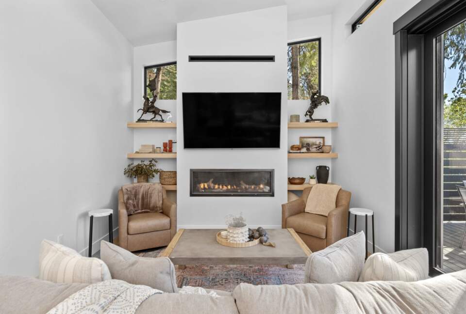 Contemporary Lake Coeur d’Alene Escape - Coeur D’Alene, Idaho