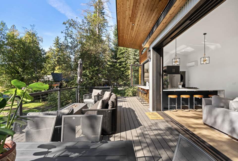 Contemporary Lake Coeur d’Alene Escape - Coeur D’Alene, Idaho