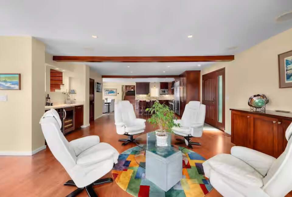 Coastal Estate in the Heart of Manhattan Beach - Manhattan Beach, California