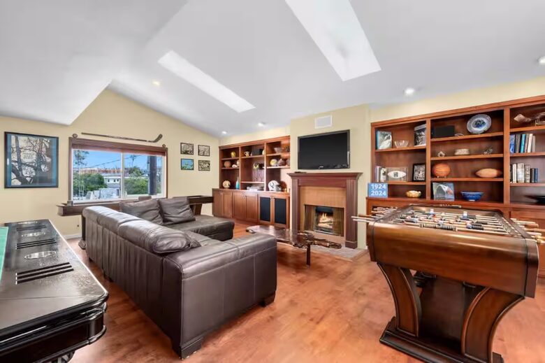 Coastal Estate in the Heart of Manhattan Beach - Manhattan Beach, California