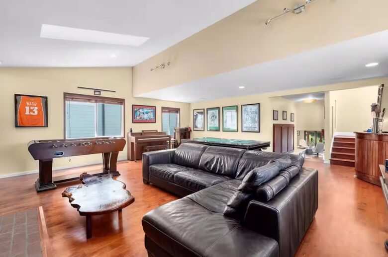 Coastal Estate in the Heart of Manhattan Beach - Manhattan Beach, California