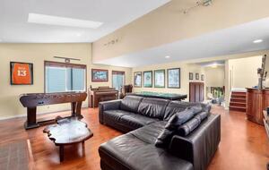 Coastal Estate in the Heart of Manhattan Beach - Manhattan Beach, California