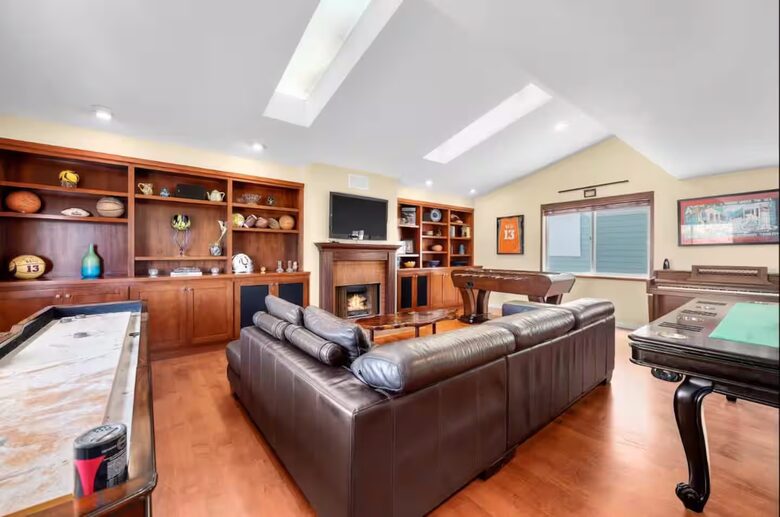 Coastal Estate in the Heart of Manhattan Beach - Manhattan Beach, California