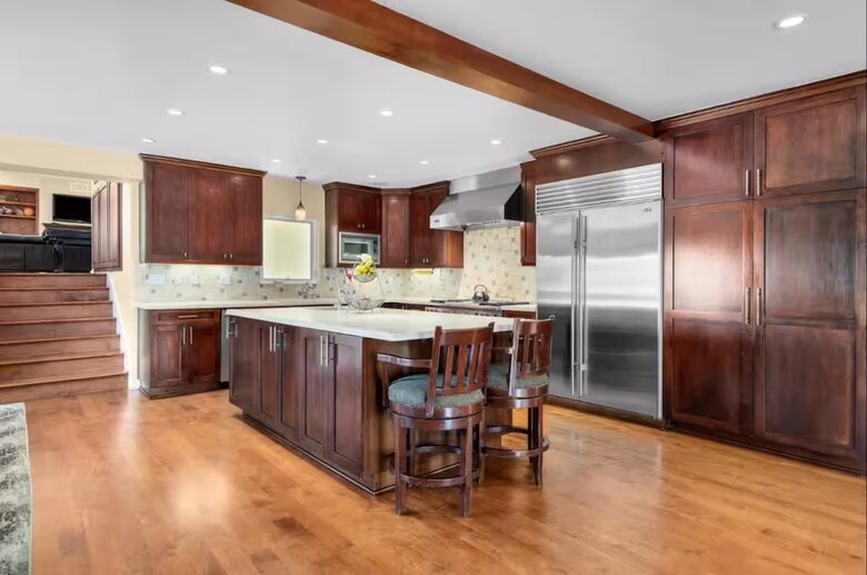 Coastal Estate in the Heart of Manhattan Beach - Manhattan Beach, California