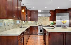 Coastal Estate in the Heart of Manhattan Beach - Manhattan Beach, California