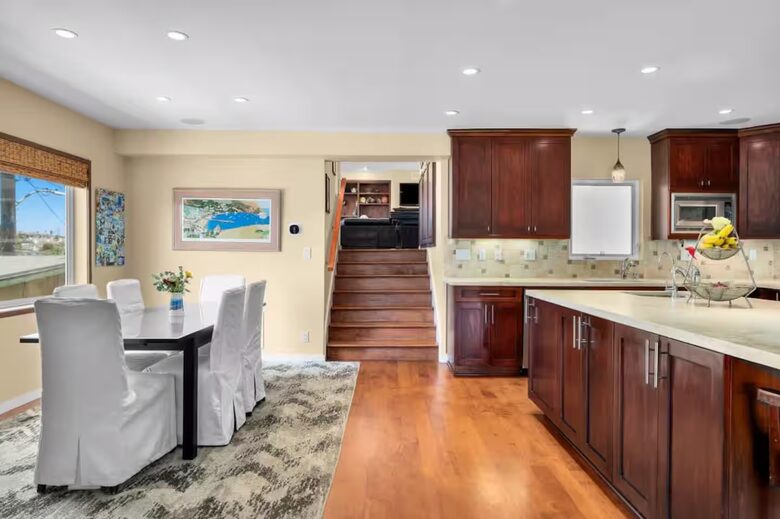 Coastal Estate in the Heart of Manhattan Beach - Manhattan Beach, California