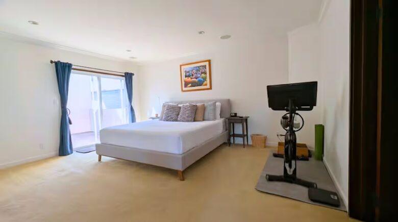 Coastal Estate in the Heart of Manhattan Beach - Manhattan Beach, California