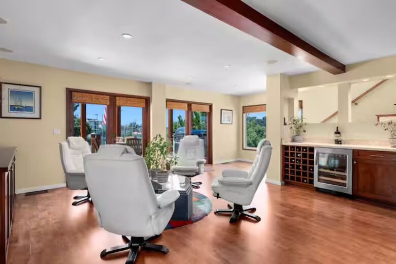 Coastal Estate in the Heart of Manhattan Beach - Manhattan Beach, California