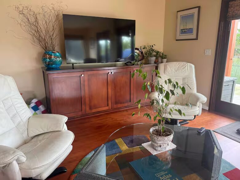 Coastal Estate in the Heart of Manhattan Beach - Manhattan Beach, California