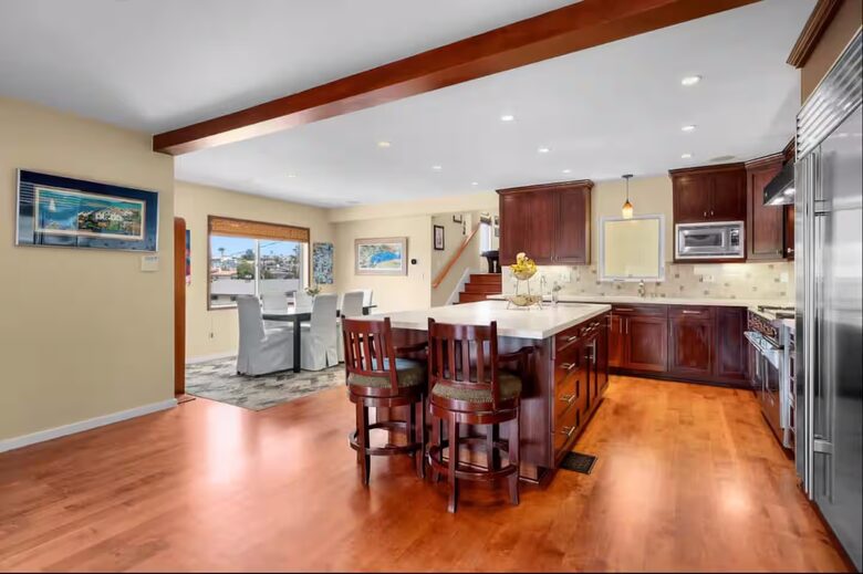 Coastal Estate in the Heart of Manhattan Beach - Manhattan Beach, California