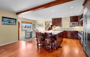 Coastal Estate in the Heart of Manhattan Beach - Manhattan Beach, California