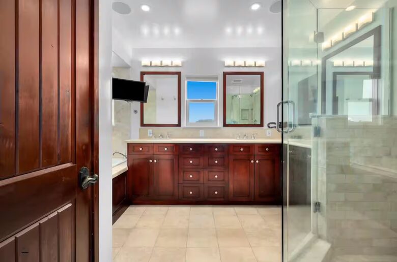 Coastal Estate in the Heart of Manhattan Beach - Manhattan Beach, California