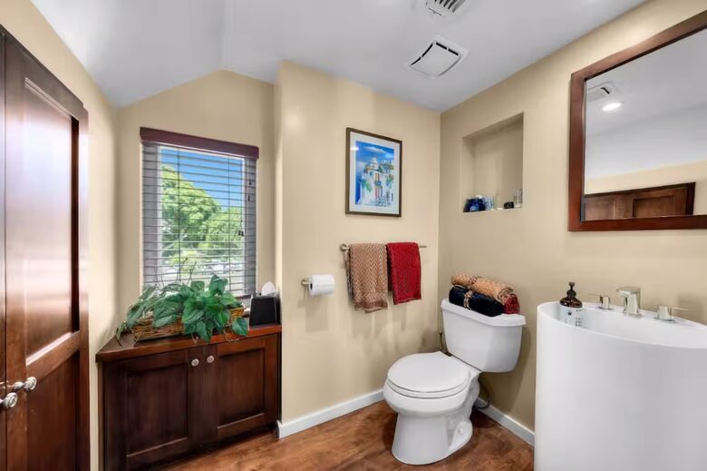 Coastal Estate in the Heart of Manhattan Beach - Manhattan Beach, California