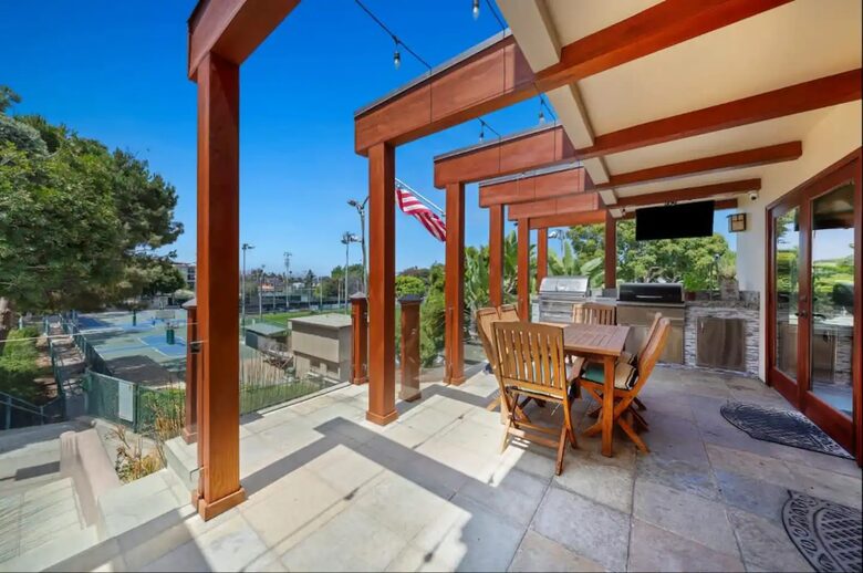 Coastal Estate in the Heart of Manhattan Beach - Manhattan Beach, California