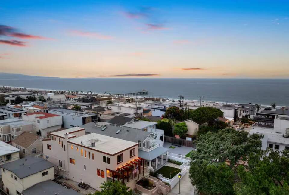 Coastal Estate in the Heart of Manhattan Beach - Manhattan Beach, California