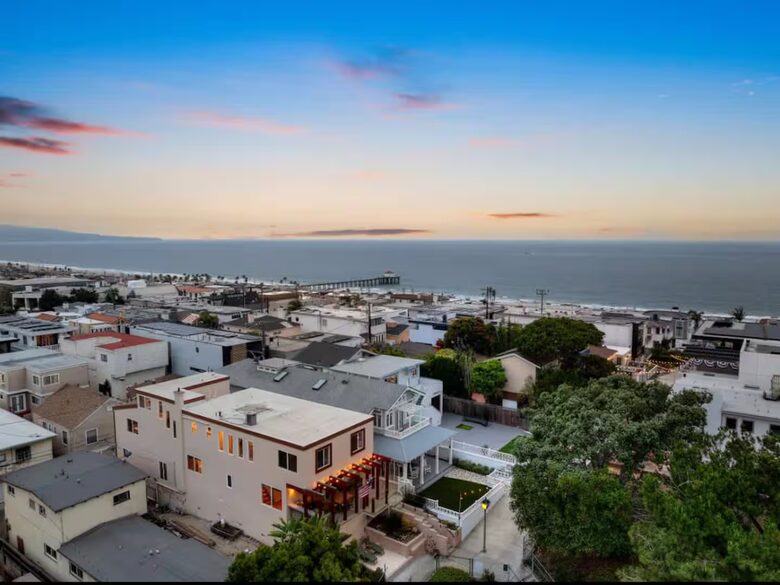 Coastal Estate in the Heart of Manhattan Beach - Manhattan Beach, California