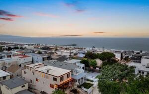 Coastal Estate in the Heart of Manhattan Beach - Manhattan Beach, California