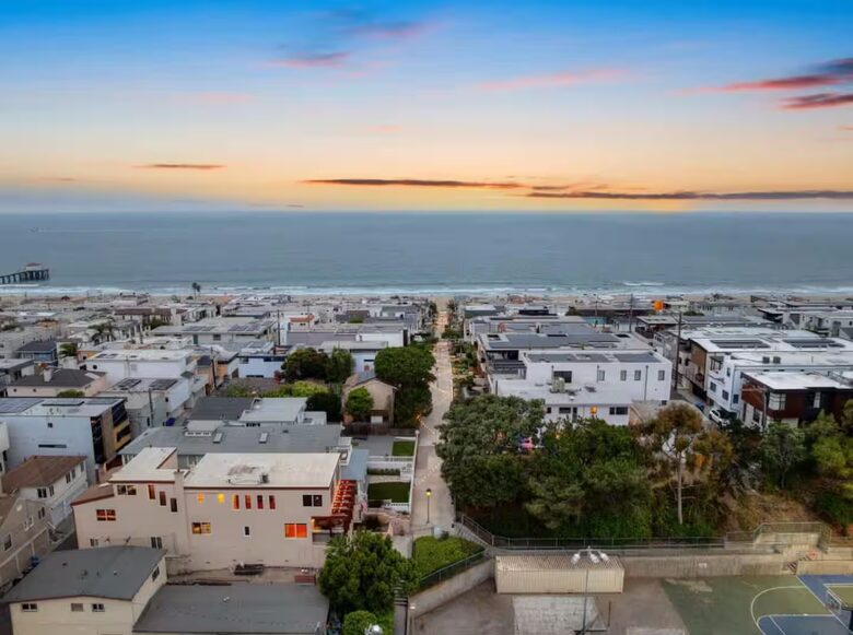 Coastal Estate in the Heart of Manhattan Beach - Manhattan Beach, California