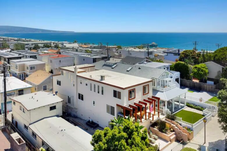Coastal Estate in the Heart of Manhattan Beach - Manhattan Beach, California
