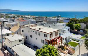 Coastal Estate in the Heart of Manhattan Beach - Manhattan Beach, California