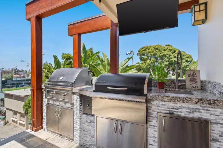 Coastal Estate in the Heart of Manhattan Beach - Manhattan Beach, California