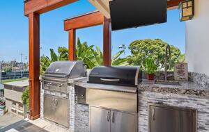 Coastal Estate in the Heart of Manhattan Beach - Manhattan Beach, California