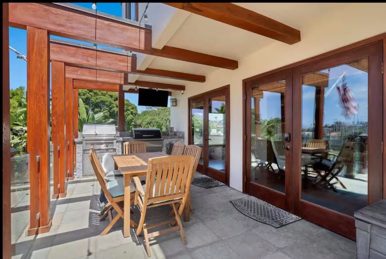 Coastal Estate in the Heart of Manhattan Beach - Manhattan Beach, California