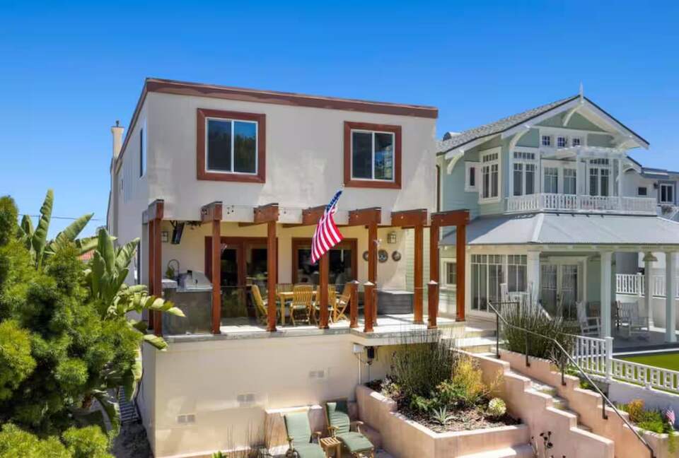 Coastal Estate in the Heart of Manhattan Beach - Manhattan Beach, California