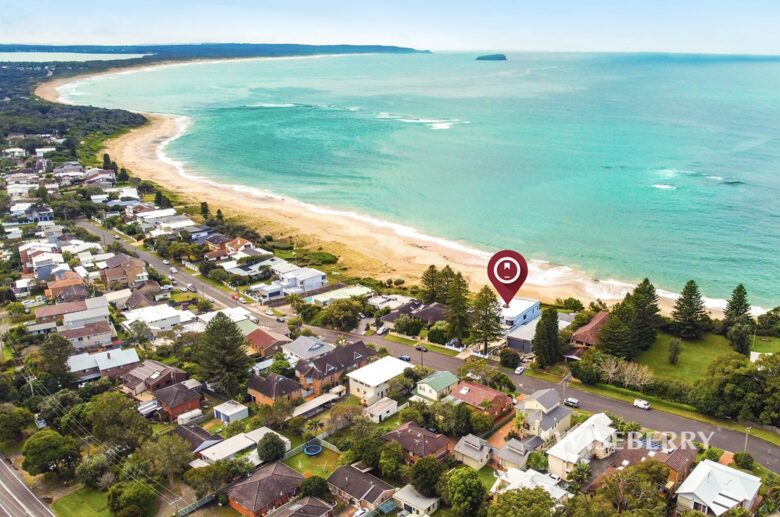 Located directly on a superb beach