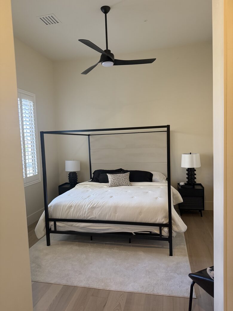 King bed with en suite bathroom