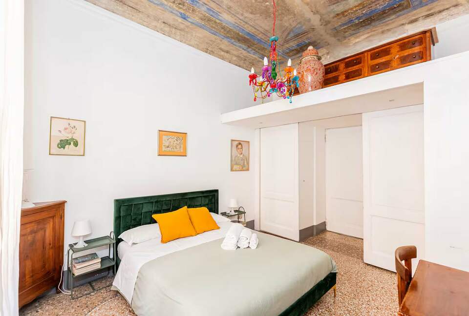 Spacious 19th-Century Apartment Overlooking Diocletian’s Baths - Rome, Italy