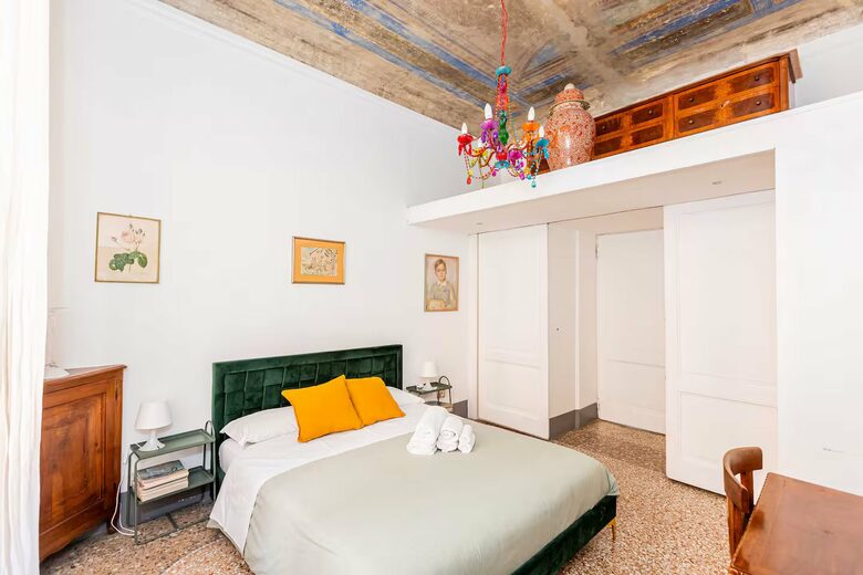 Spacious 19th-Century Apartment Overlooking Diocletian’s Baths - Rome, Italy