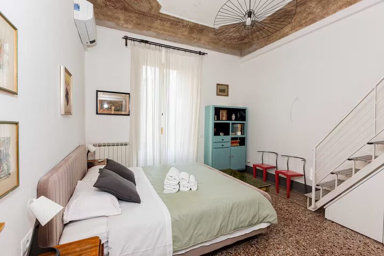 Spacious 19th-Century Apartment Overlooking Diocletian’s Baths - Rome, Italy