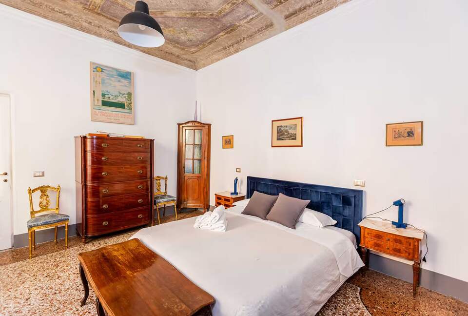 Spacious 19th-Century Apartment Overlooking Diocletian’s Baths - Rome, Italy