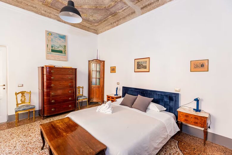 Spacious 19th-Century Apartment Overlooking Diocletian’s Baths - Rome, Italy