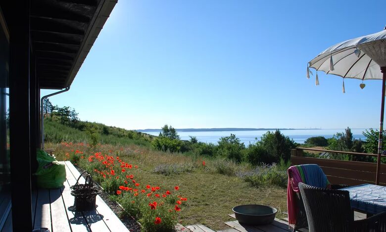 The Summerhouse: Artful Living on the Water - Ebeltoft, Denmark